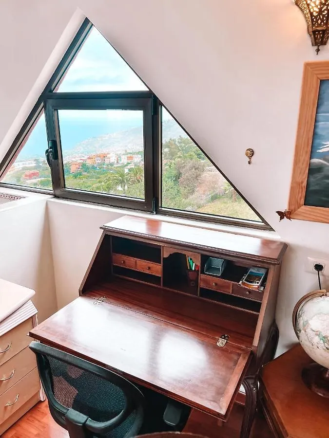 Sun-Soaked Apt W Patio, Balcony & Garden - Aguilas La Orotava Hébergement de vacances