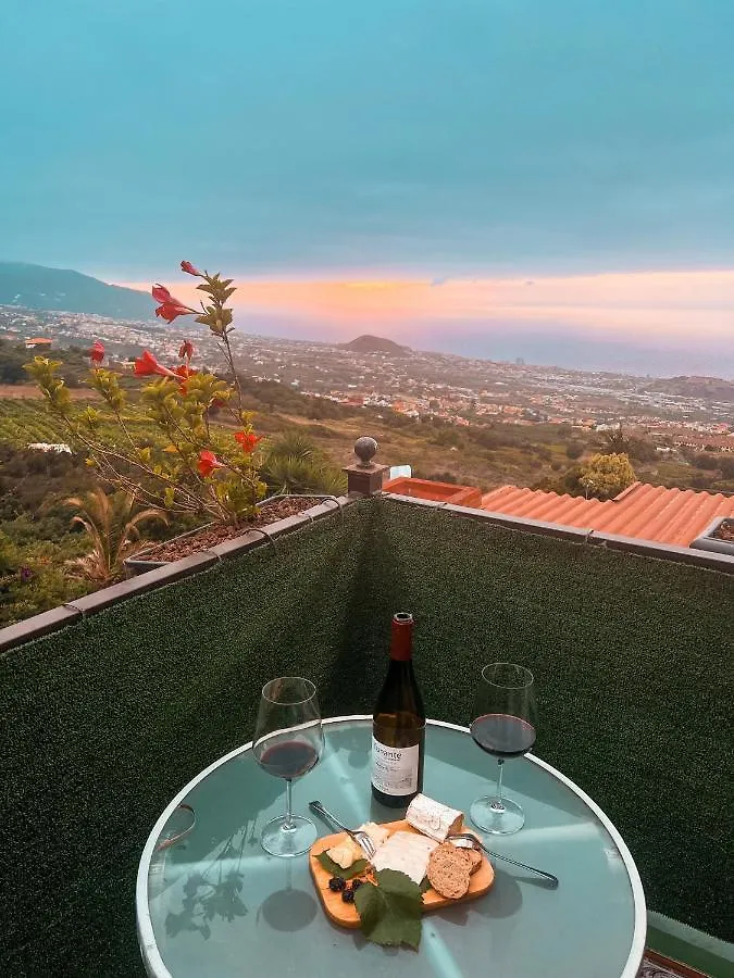 Sun-Soaked Apt W Patio, Balcony & Garden - Aguilas La Orotava Hébergement de vacances