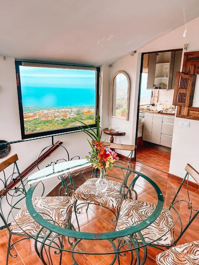 Sun-Soaked Apt W Patio, Balcony & Garden - Aguilas La Orotava 0*,  Espagne